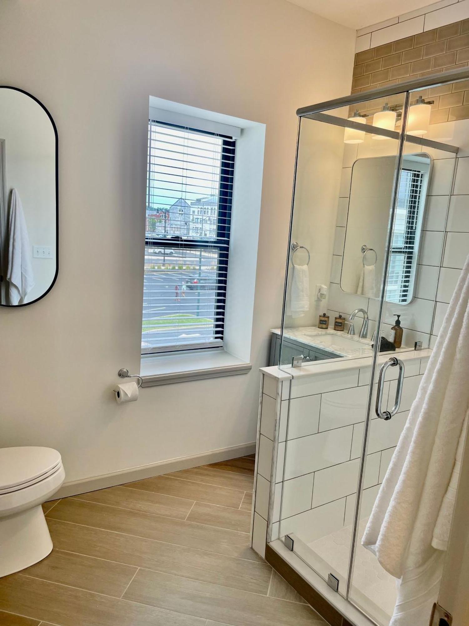 Modern Fully Renovated Suite & Loft In Downtown Trenton Pokój zdjęcie